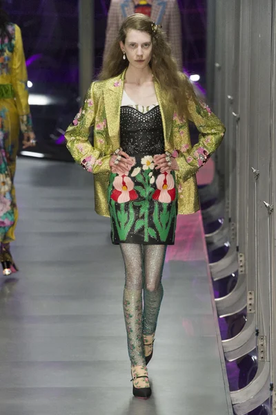 Look 11